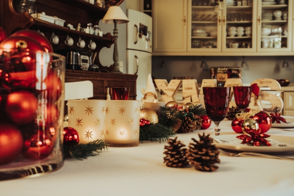 Feestelijke kersttafel decoratie